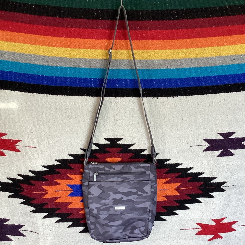 Baggallini cross body camo purse